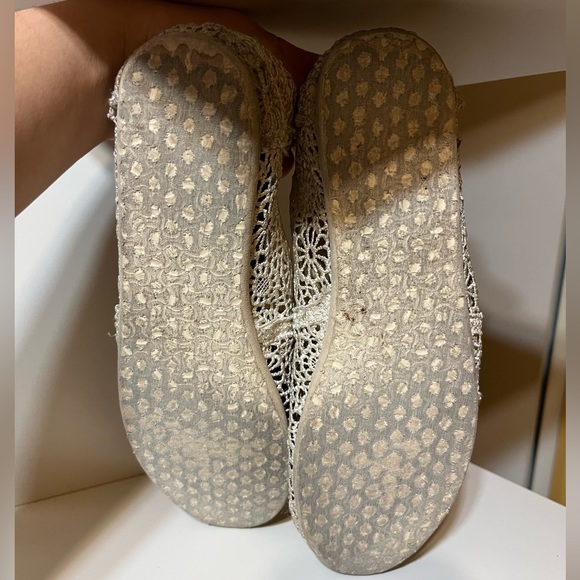 White lace Toms - Picture 5 of 6
